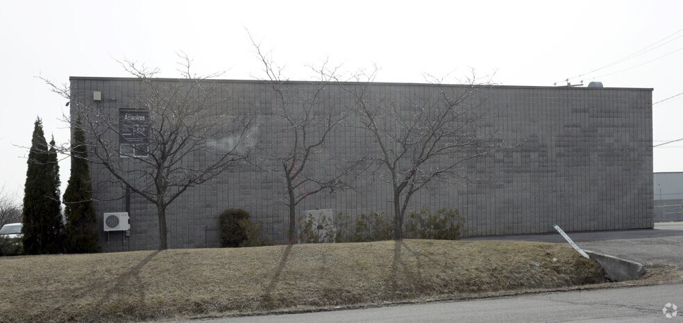 More Photos Of 1420 Rue de Coulomb, Boucherville Warehouse For Sale