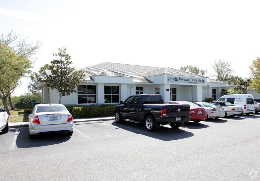 Primary Photo Of 6150 Diamond Center Ct, Fort Myers Medical For Sale