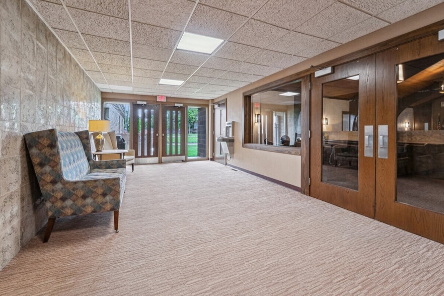 More Photos Of 2720 Kesting Ct, Appleton Religious Facility For Sale