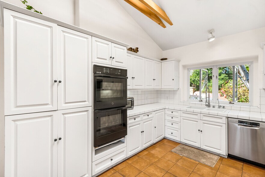 More Photos Of 543 1/2 Arroyo Ave, Santa Barbara Apartments For Sale