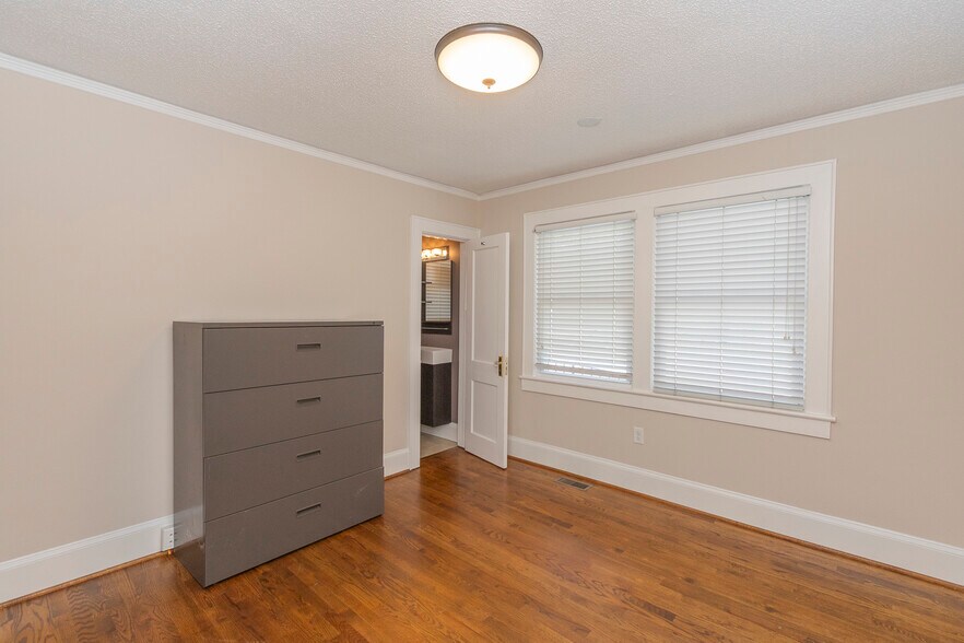 More Photos Of 2006 N Main St, Anderson Office For Sale