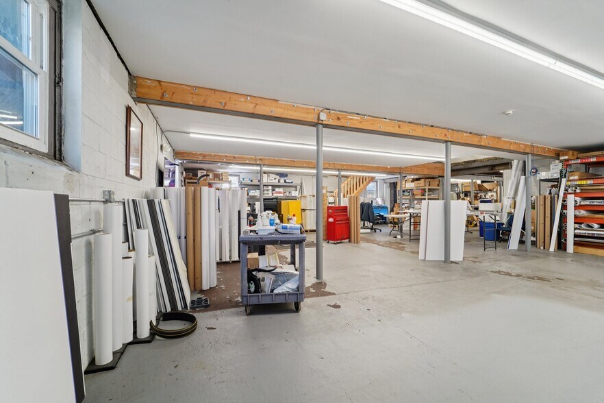 More Photos Of 593-595 New York Ave, Lyndhurst Light Manufacturing For Lease