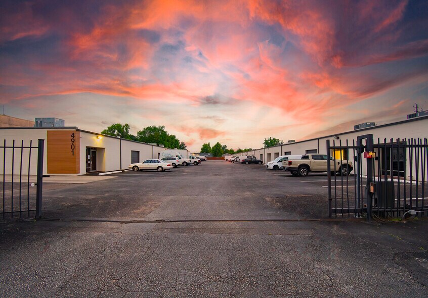 More Photos Of 4901 Milwee St, Houston Unknown For Lease