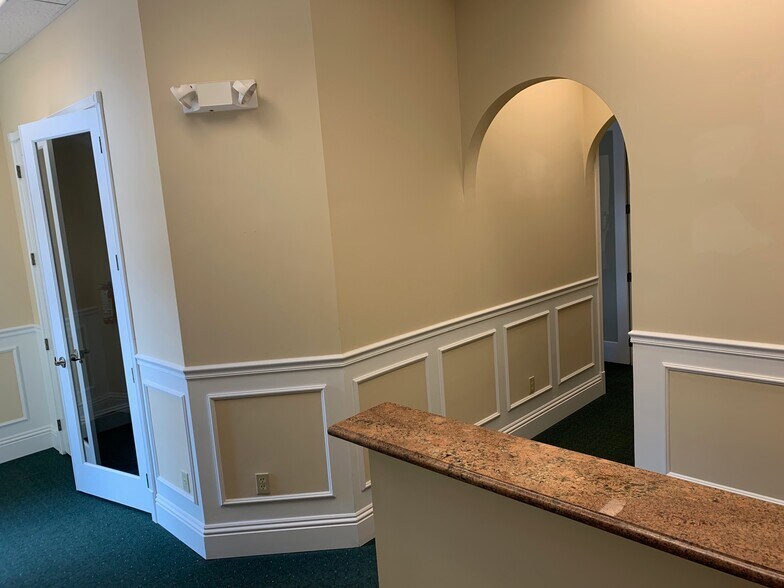 More Photos Of 1935 Commerce Ln, Jupiter Office For Lease