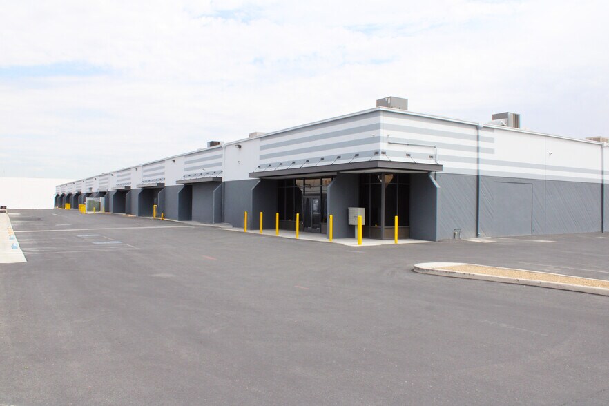 More Photos Of 3950 W Harmon Ave, Las Vegas Warehouse For Lease