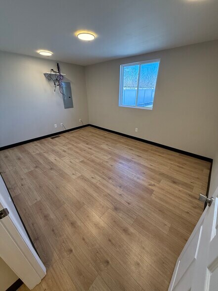 More Photos Of 178 N Lowry St, Smyrna Auto Dealership For Lease