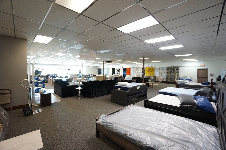 More Photos Of 802 E Nob Hill Blvd, Yakima Freestanding For Lease