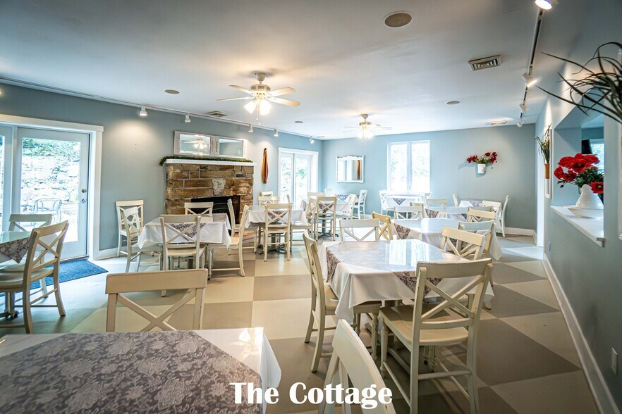 More Photos Of 1185 Highway H Hwy, Hermann Hospitality For Sale