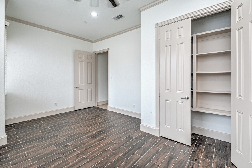 More Photos Of 1842 Snake River Rd, Katy Medical For Sale