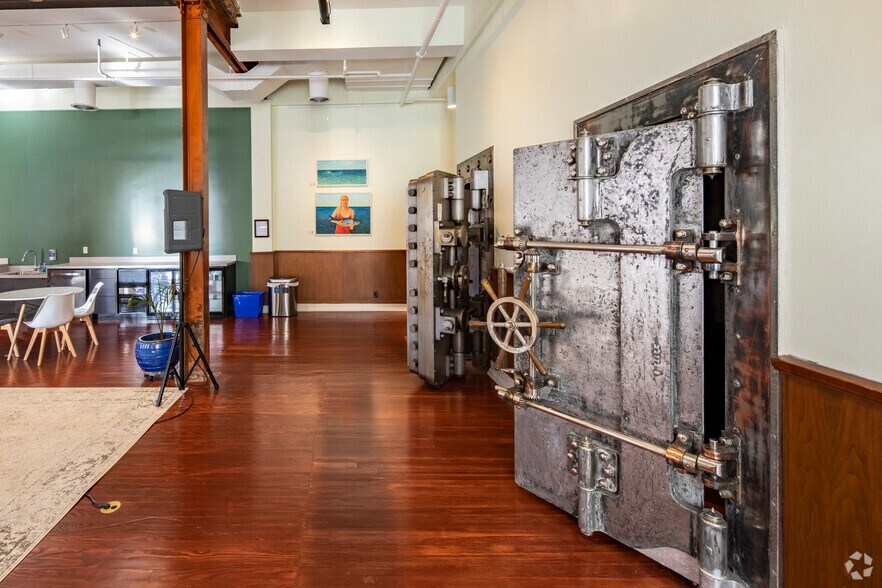 More Photos Of 100 N Loudoun St, Winchester Office For Lease