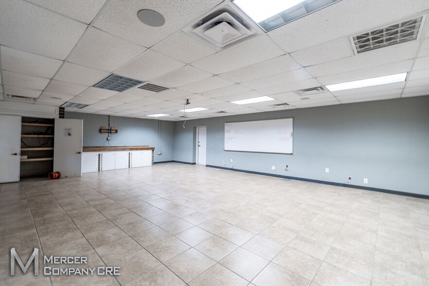 More Photos Of 1635 SE 29th St, Oklahoma City Warehouse For Sale