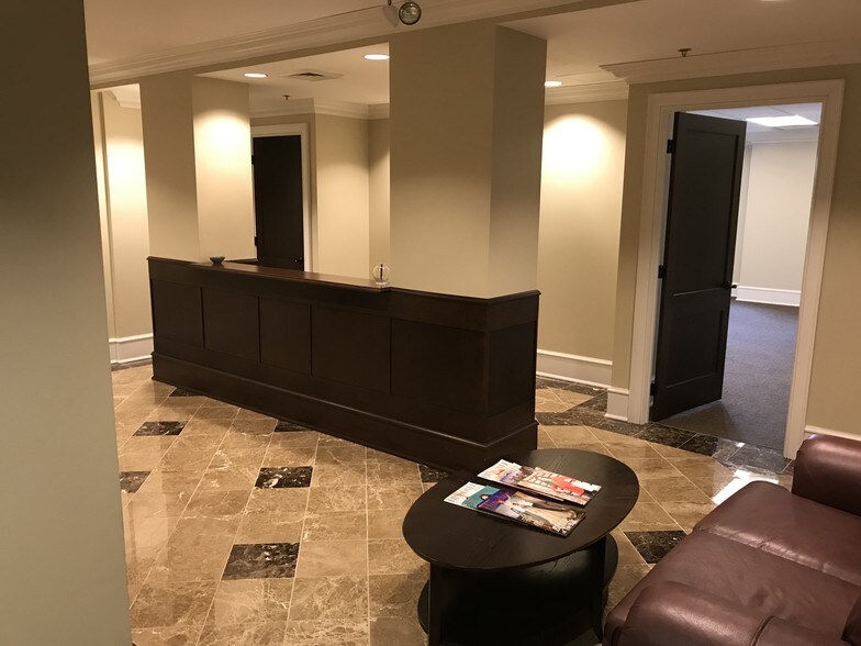 More Photos Of 1 Walker Ave, Clarendon Hills Office For Lease