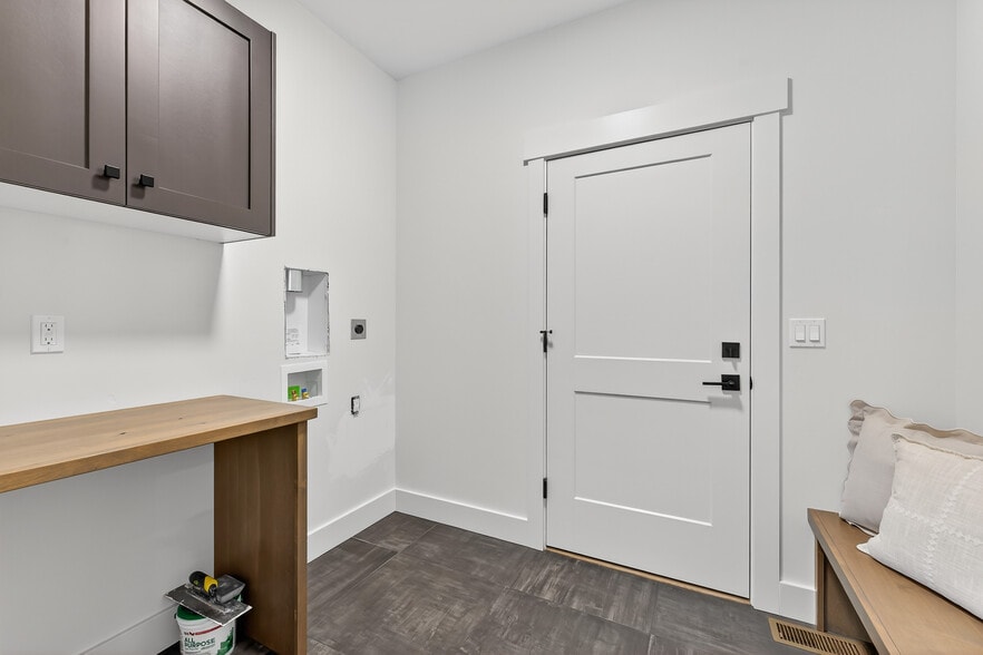 More Photos Of 101, 103 Bighorn Court, Mccall Specialty For Sale