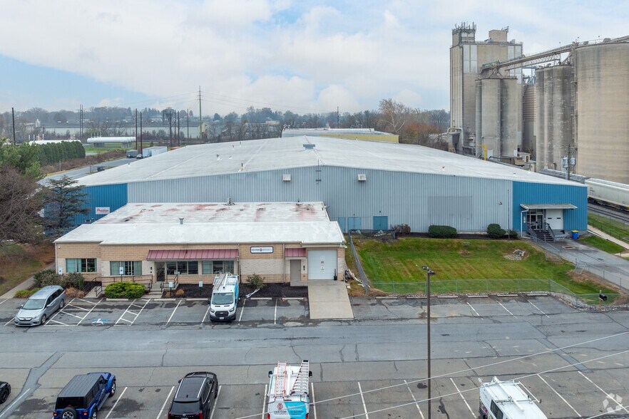 More Photos Of 3549 Hempland Rd, Lancaster Warehouse For Lease