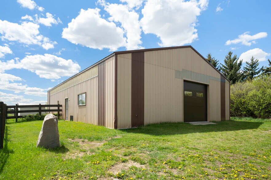 More Photos Of 282063 Twp Rd 224A, Rocky View No 44 Veterinarian Kennel For Sale