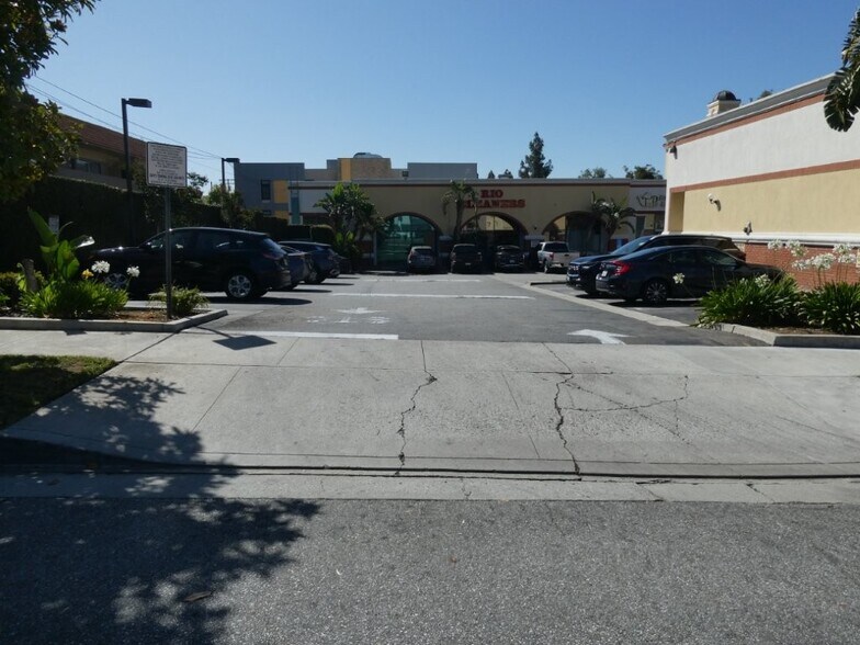 More Photos Of 1427 W Glenoaks Blvd, Glendale General Retail For Lease