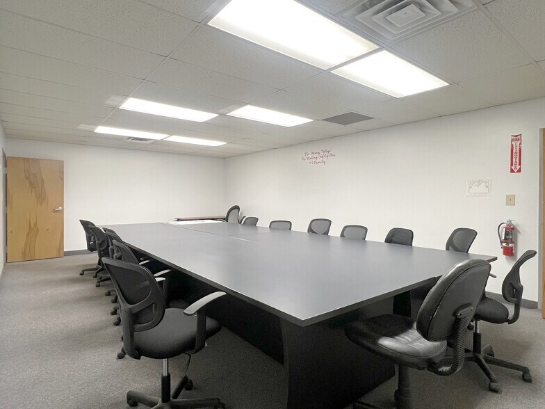 More Photos Of 7171 W Ridge Rd, Fairview Warehouse For Lease