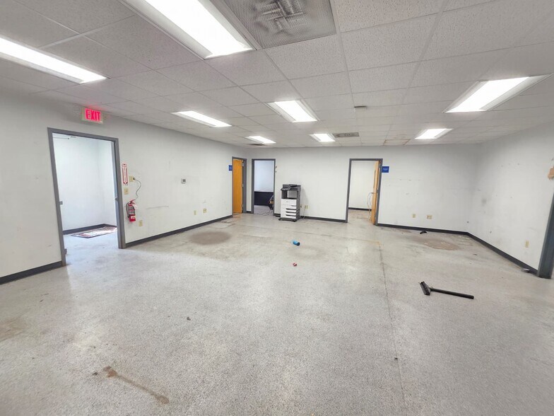 More Photos Of 700 NE Arch St, Atlanta Truck Terminal For Sale