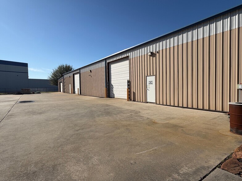 More Photos Of 1330 Bammel Rd, Houston Industrial For Lease
