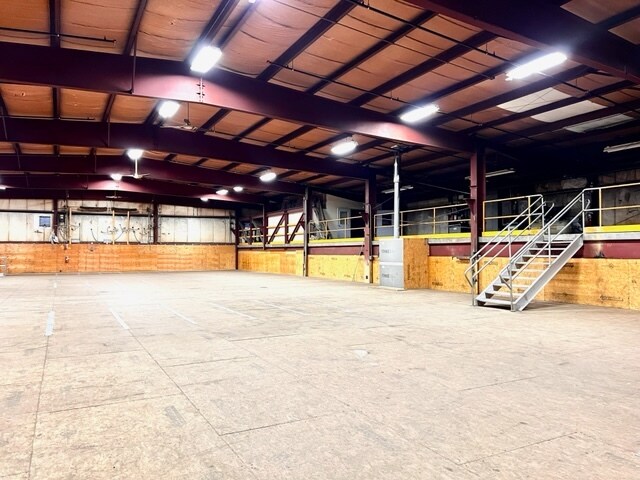 More Photos Of 4 Gator Rock Rd, Somersworth Distribution For Sale