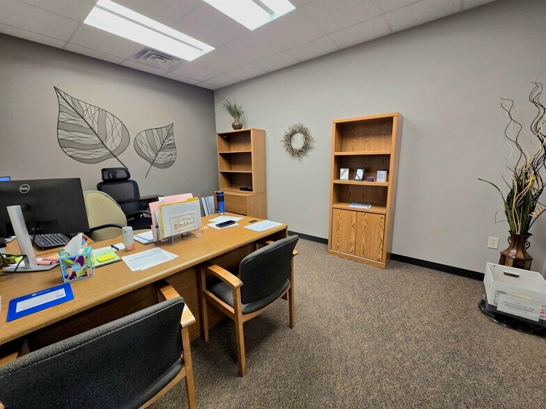 More Photos Of 1545 Associates Dr, Dubuque Office For Lease