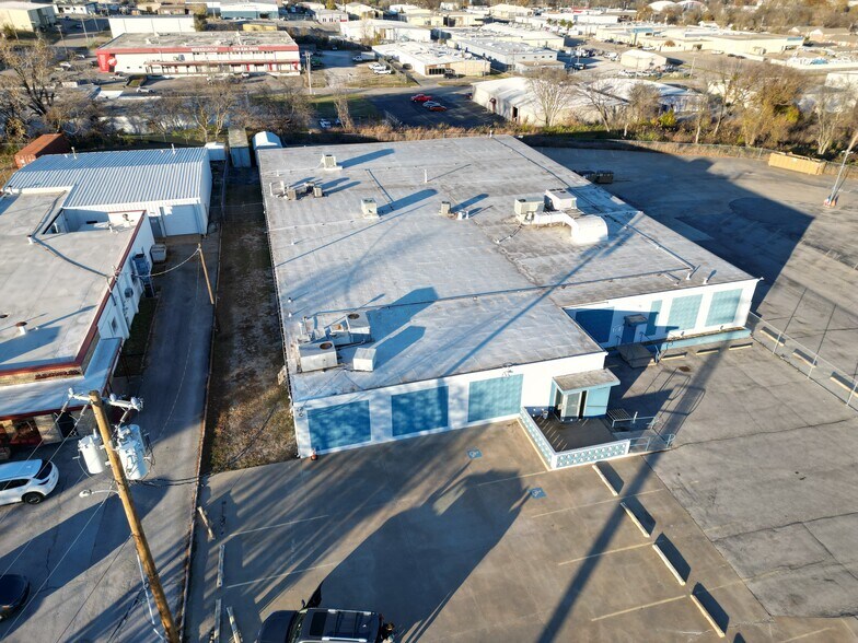 More Photos Of 6923 E 14th St, Tulsa Service For Sale