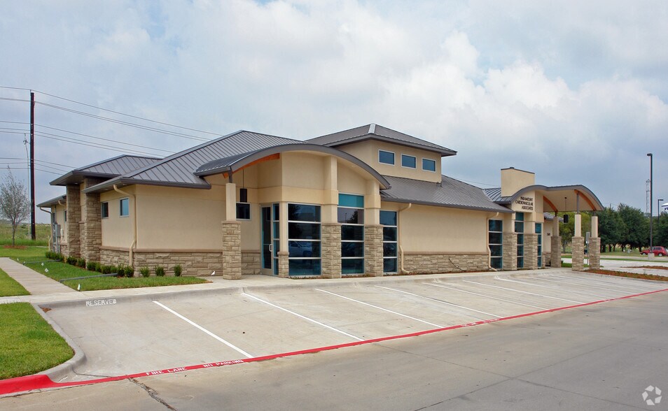 More Photos Of 2601 Scripture St, Denton Medical For Sale
