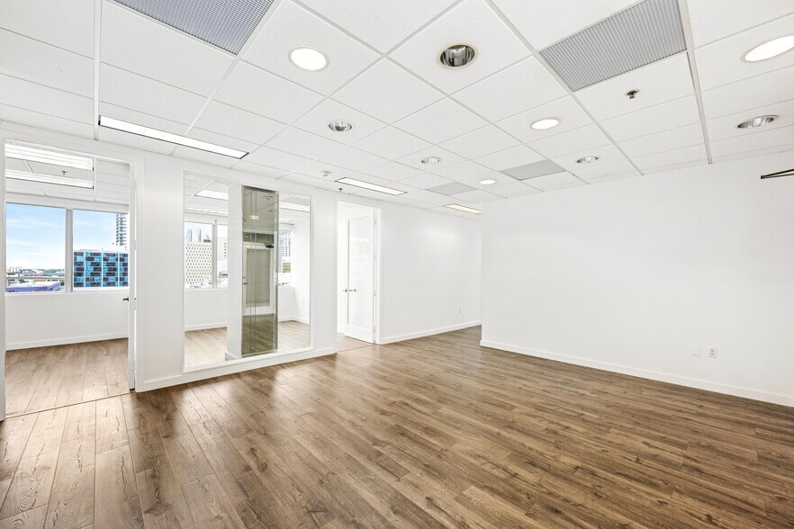 Primary Photo Of 150 SE 2nd Ave, Miami Office For Lease