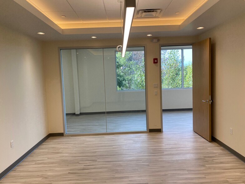 More Photos Of 54 Middlesex Tpke, Bedford Office For Lease