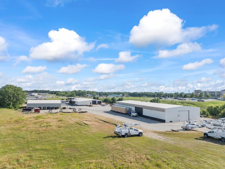 More Photos Of 2606 E Rock Haven Rd, Harrisonville Light Manufacturing For Lease