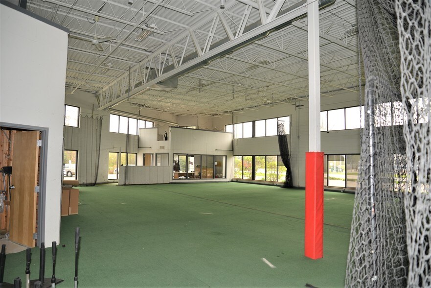 More Photos Of 1343 E Wisconsin Ave, Pewaukee Light Distribution For Lease