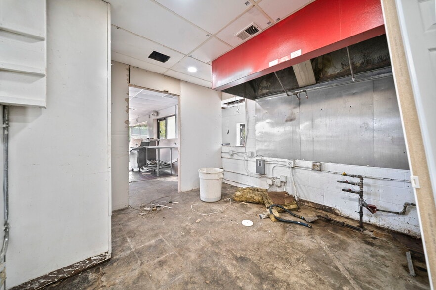 More Photos Of 1900 Tamarack Cir S, Columbus Fast Food For Lease