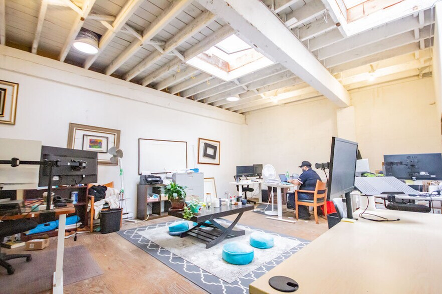 More Photos Of 381 Railway St, Vancouver Warehouse For Lease