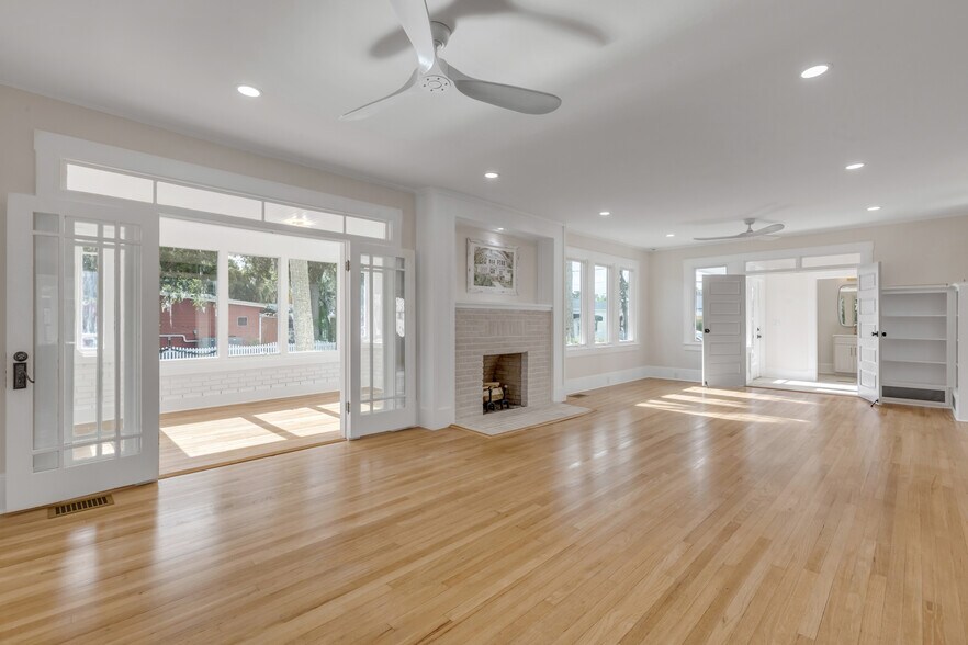 More Photos Of 214 S Riverside Dr, New Smyrna Beach Office Residential For Sale