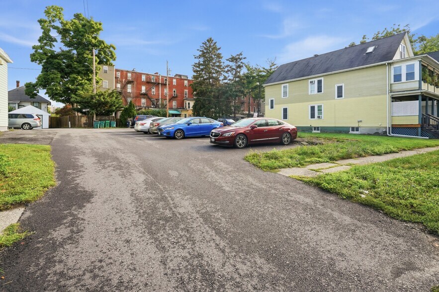 More Photos Of 10 Eastman Ter, Poughkeepsie Apartments For Sale