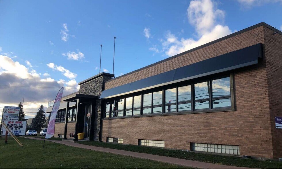 More Photos Of 607 St. George Blvd, Moncton Office For Sale