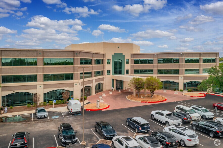 More Photos Of 9150 Huebner Rd, San Antonio Medical For Lease