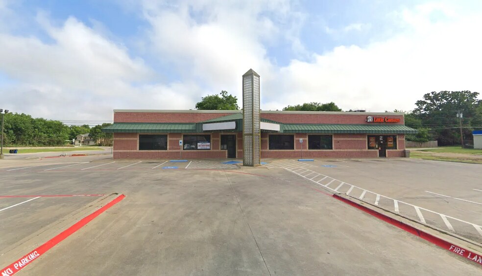 More Photos Of 1431 W Morton St, Denison Freestanding For Lease