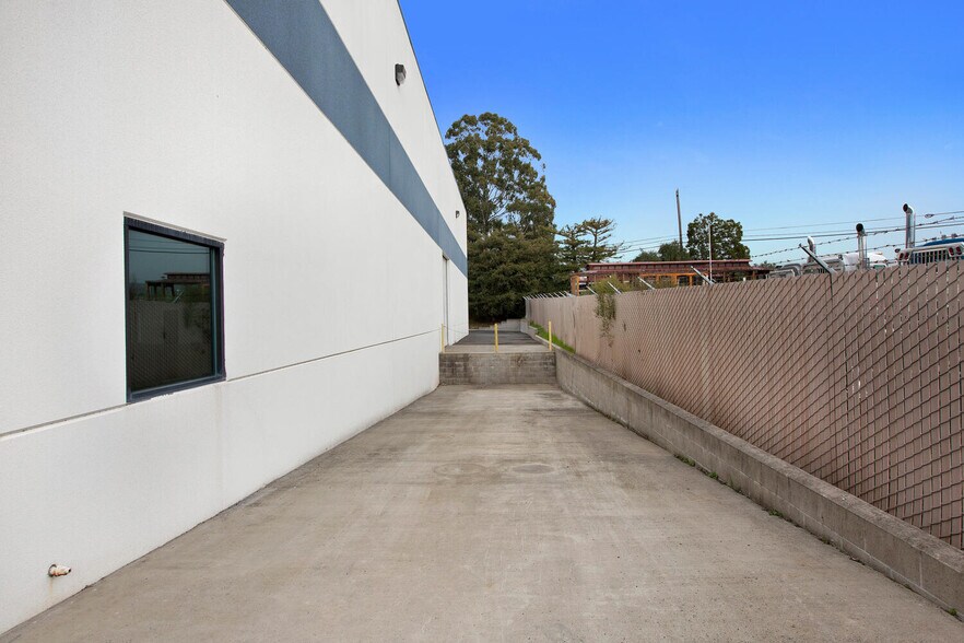 More Photos Of 164 Camino Oruga, Napa Warehouse For Lease
