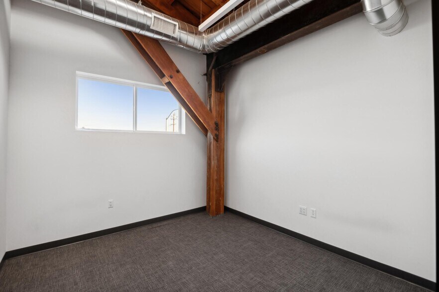 More Photos Of 1000 Calcot Pl, Oakland Warehouse For Lease