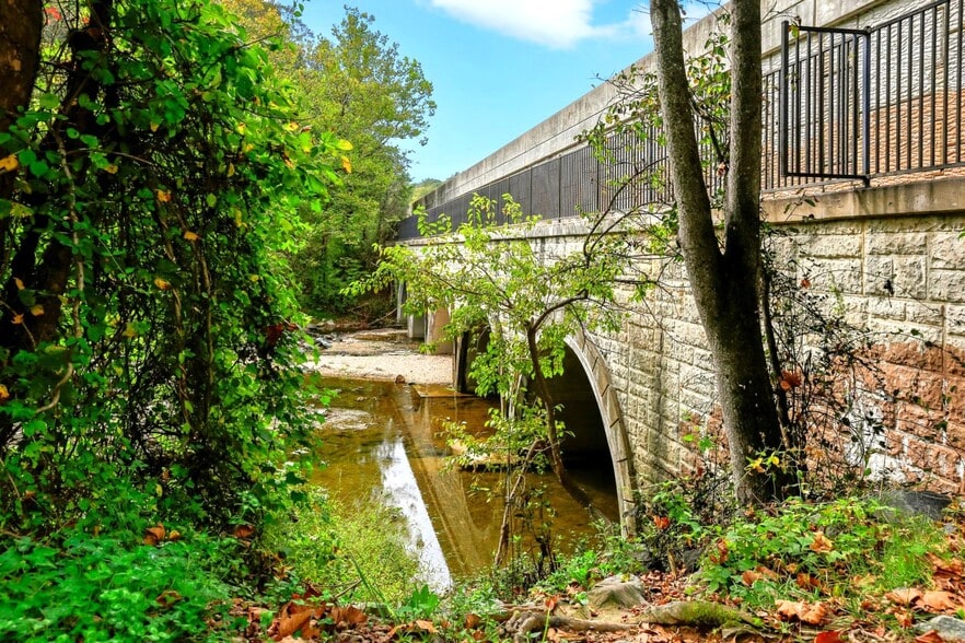 More Photos Of 9955 Belair Rd, Kingsville Flex For Sale