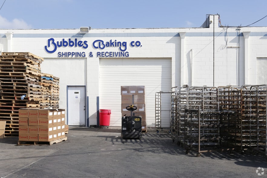 More Photos Of 15215 Keswick St, Van Nuys Warehouse For Lease