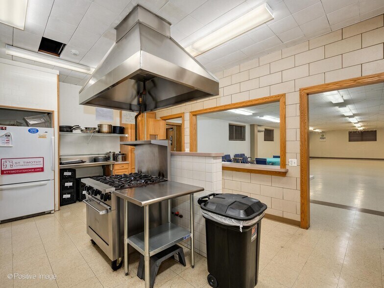 More Photos Of 9000 Kildare Ave, Skokie Specialty For Sale