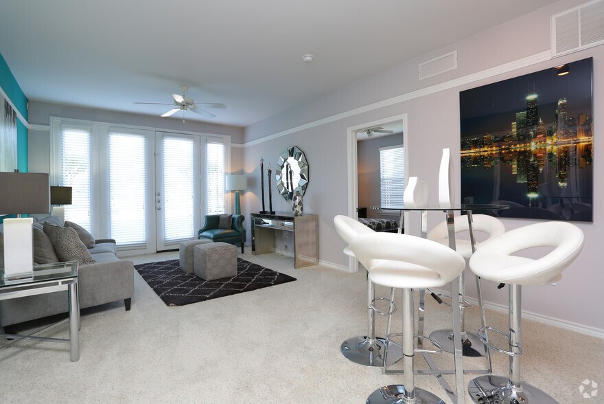 More Photos Of 2000 E Arapaho Rd, Richardson Apartments For Lease