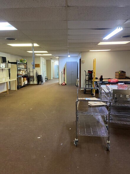 More Photos Of 819 W College Ave, Appleton Storefront Retail Residential For Lease