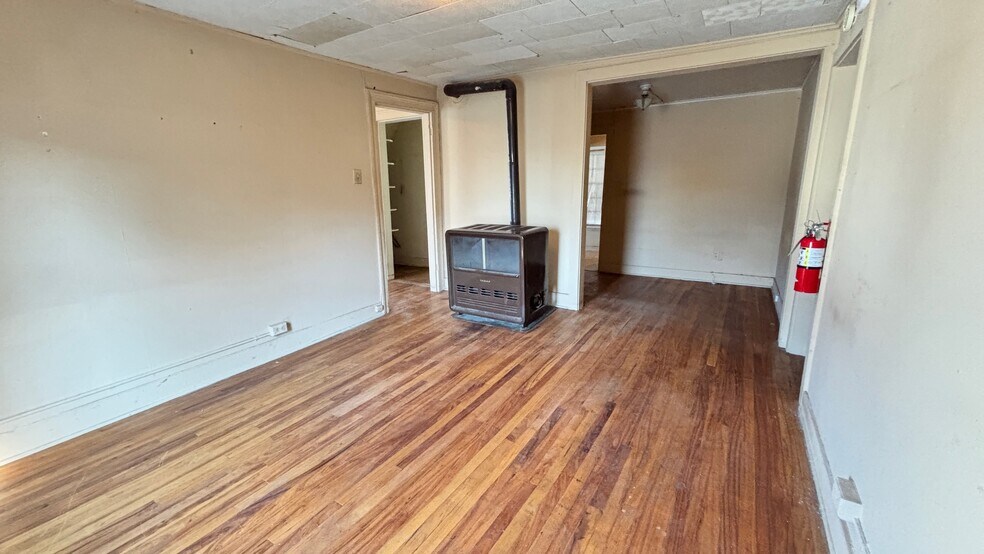 More Photos Of 801 Columbia St, Hudson Storefront Retail Residential For Sale
