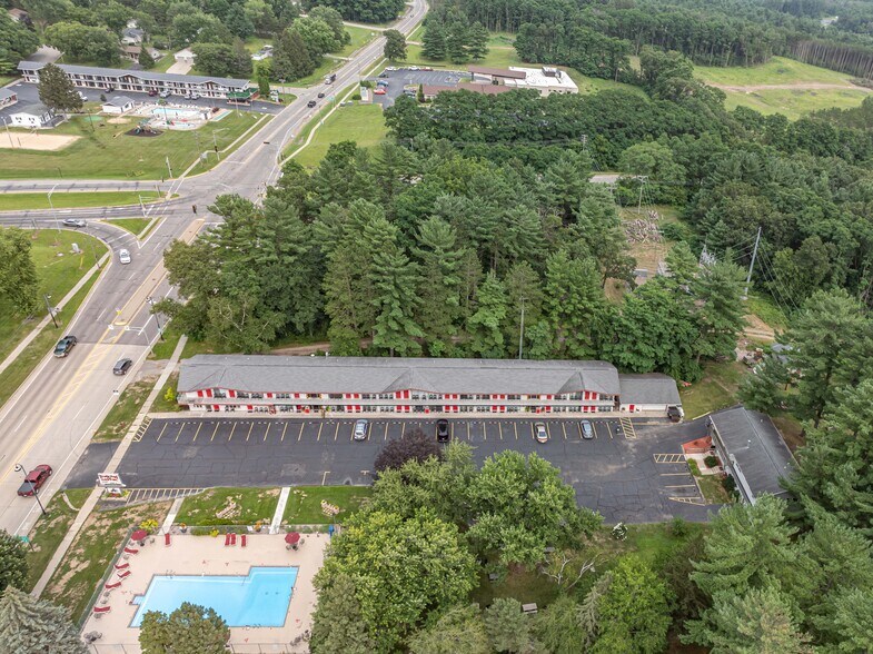 More Photos Of 1116 Broadway, Wisconsin Dells Hotel For Sale