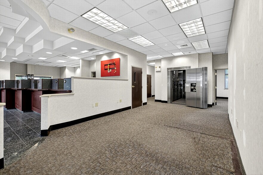 More Photos Of 414 W Lancaster Ave, Devon Bank For Lease