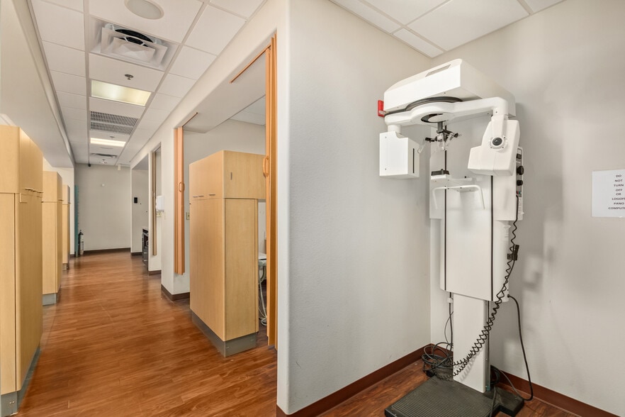 More Photos Of 9179 W Thunderbird Rd, Peoria Medical For Lease