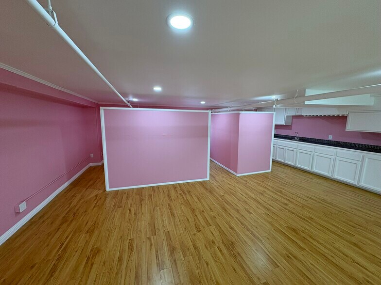 More Photos Of 108 W 4th St, Santa Ana Storefront Retail Office For Lease